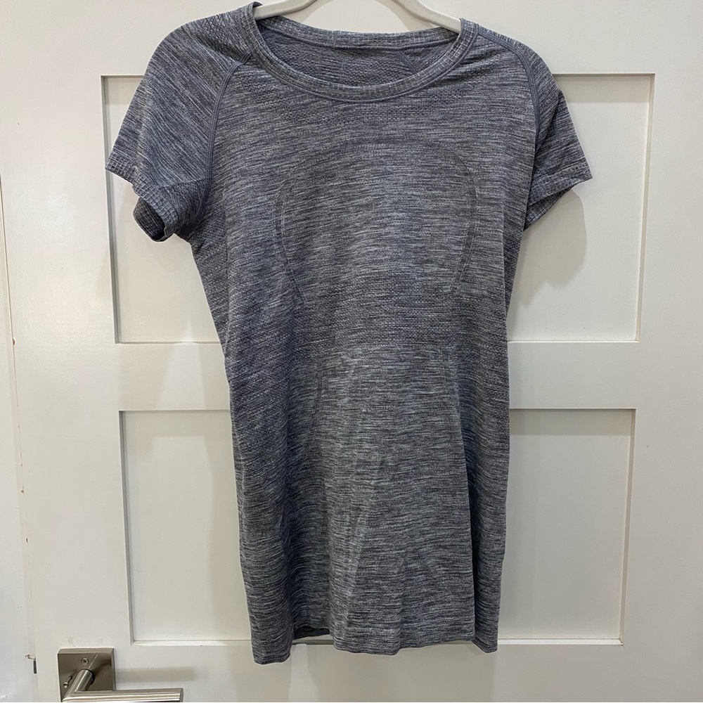 Lululemon workout top